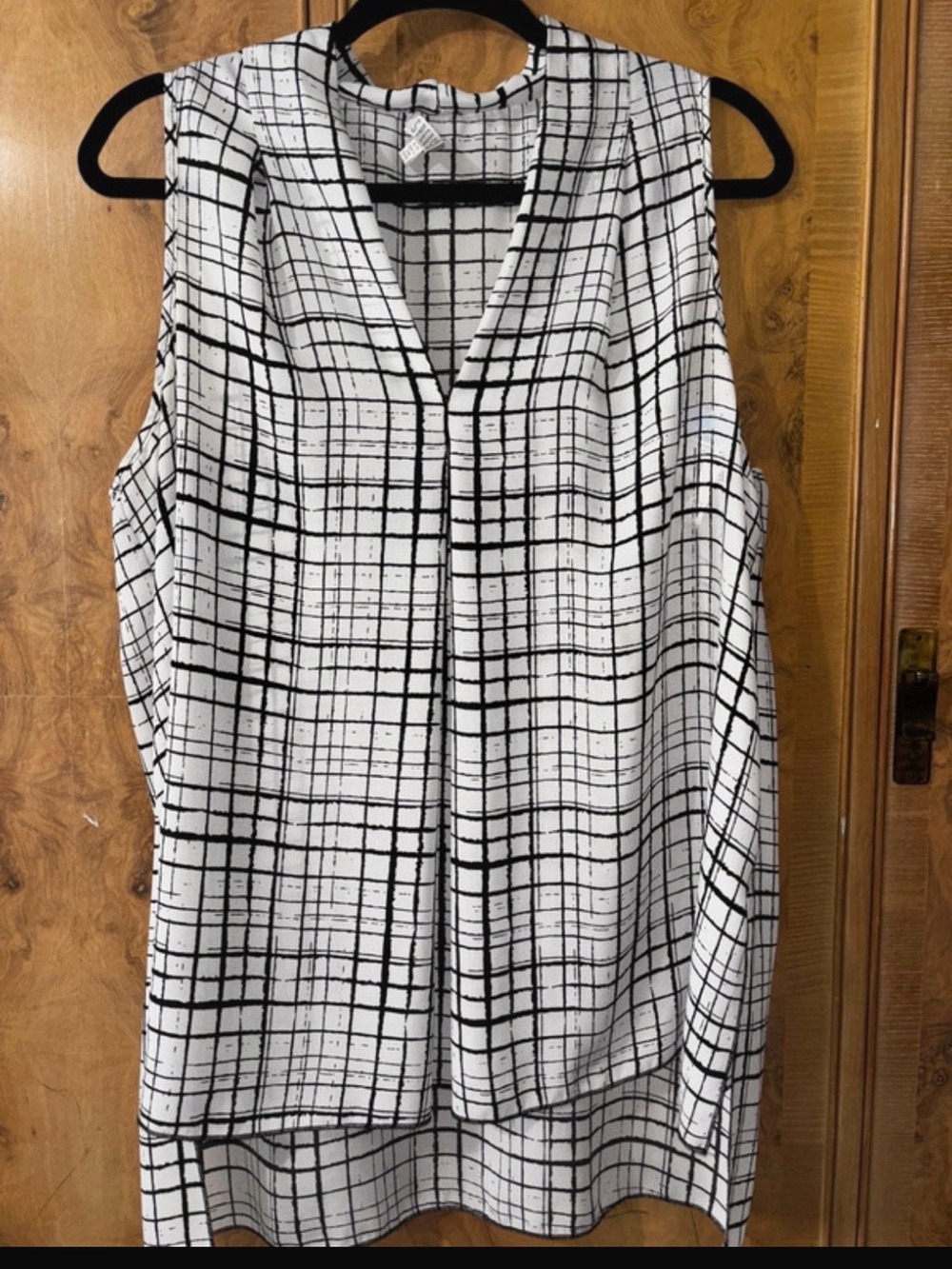 Sleeveless V-Neck Grid Print Tunic Top - Black/White size XL